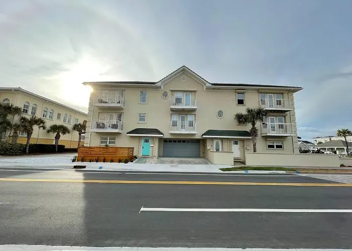 Luxurious Ocean View Getaway!! Entire Home!